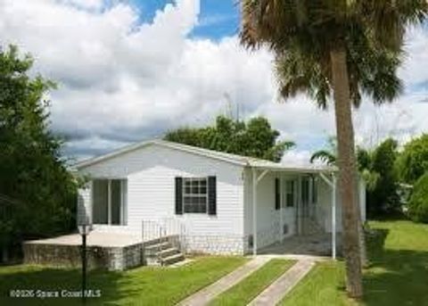 Property photo of 818 Thrush Circle, Sebastian, FL 32976