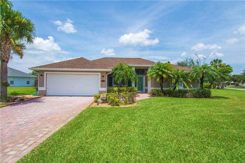 1025 Southlakes Way Sw, Vero Beach, FL 32968