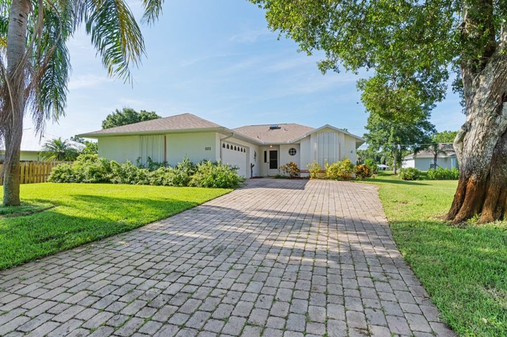 Photo of 925 Claire Avenue, Sebastian, FL 32958 (MLS # 290799)