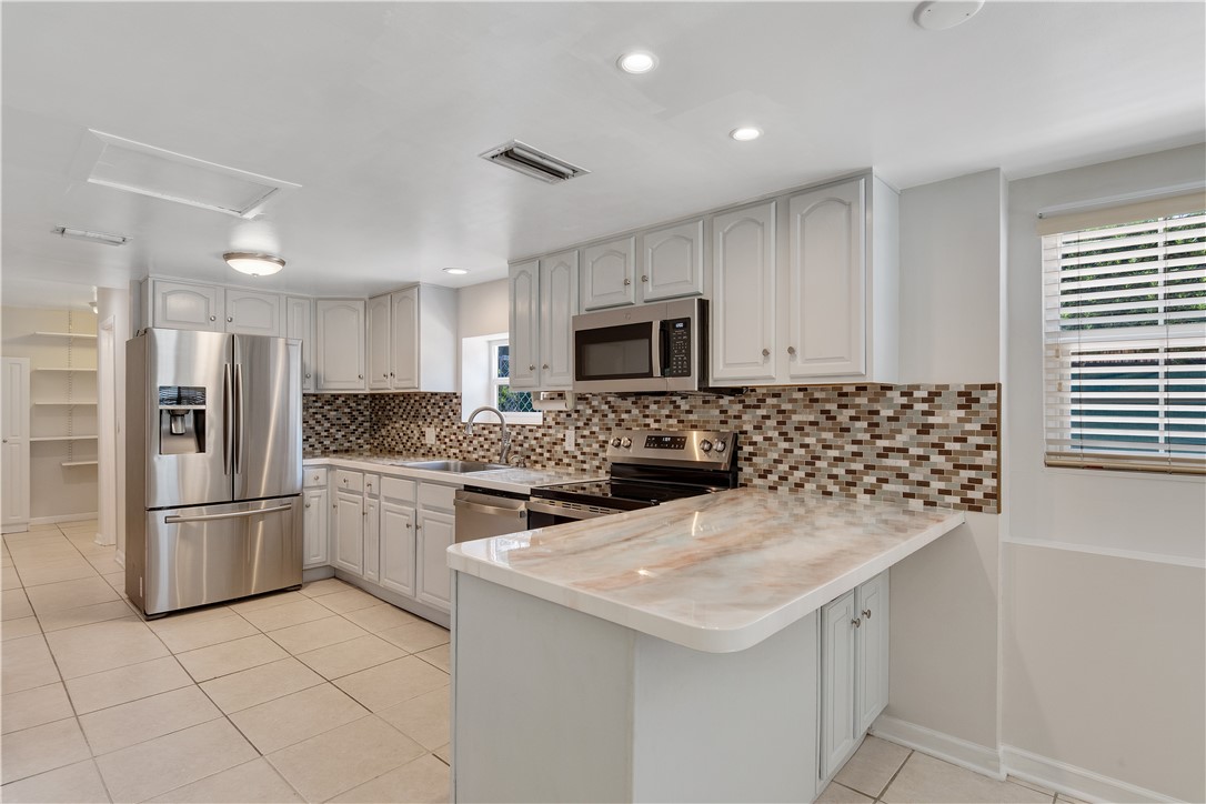 Vero Beach, Florida 32960, United States, 2 Bedrooms Bedrooms, ,2 BathroomsBathrooms,Residential,Active,169761