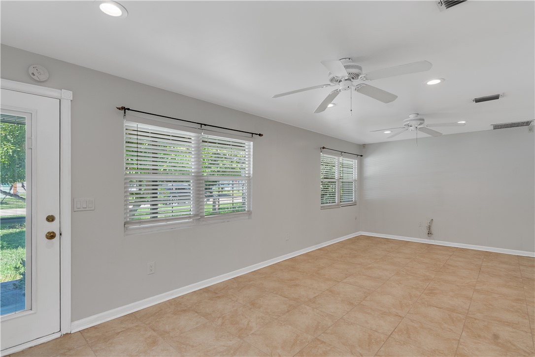 Vero Beach, Florida 32960, United States, 2 Bedrooms Bedrooms, ,2 BathroomsBathrooms,Residential,Active,169761