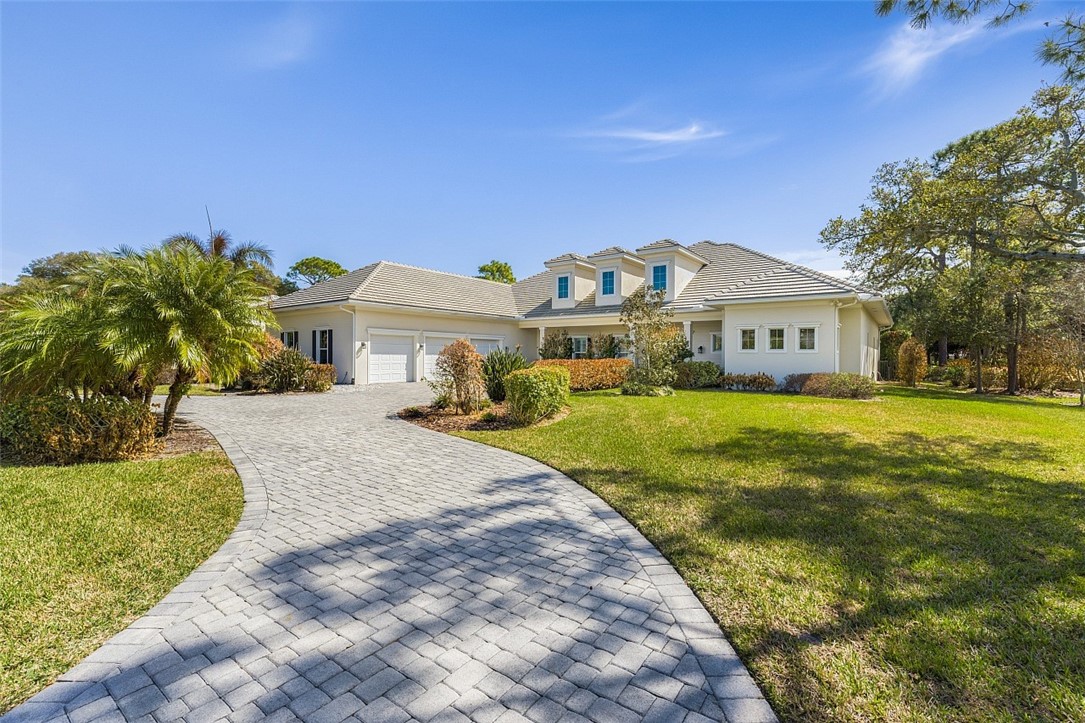 Photo 1 of 33 — 5810 Glen Eagle Lane, Vero Beach, FL 32967