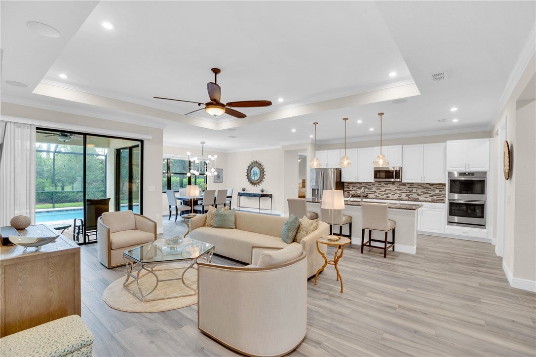 6253 Arcadia Square