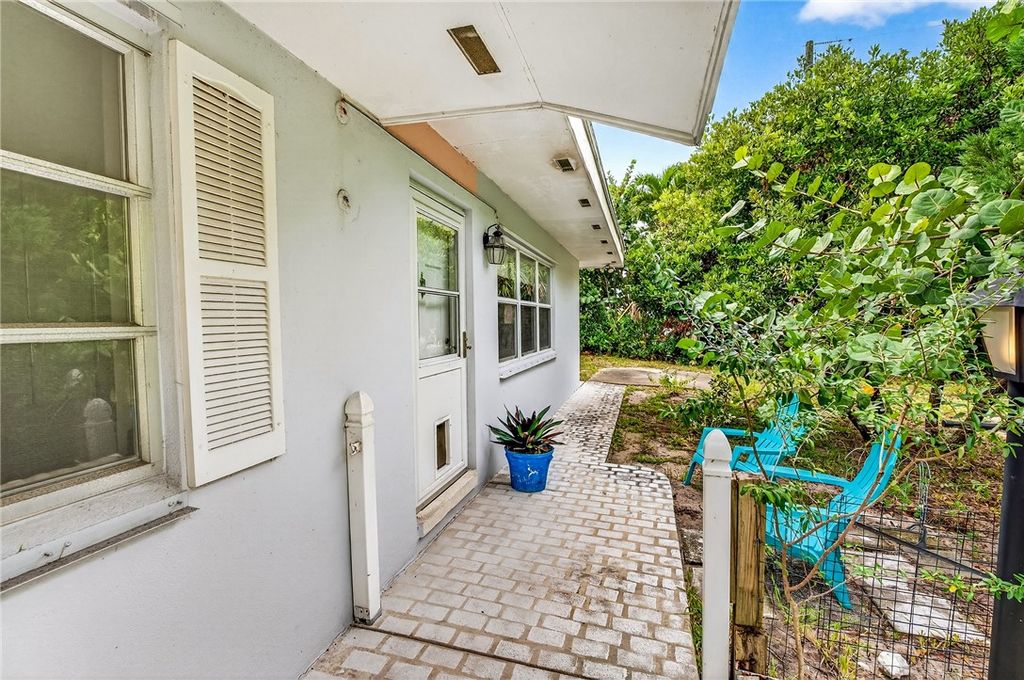 Photo of 846 Date Palm Road, Vero Beach, FL 32963 (MLS # 291195)