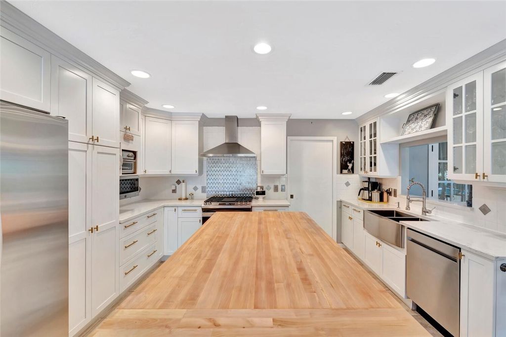 Photo of 5735 Glen Eagle Lane, Vero Beach, FL 32967 (MLS # 290945)