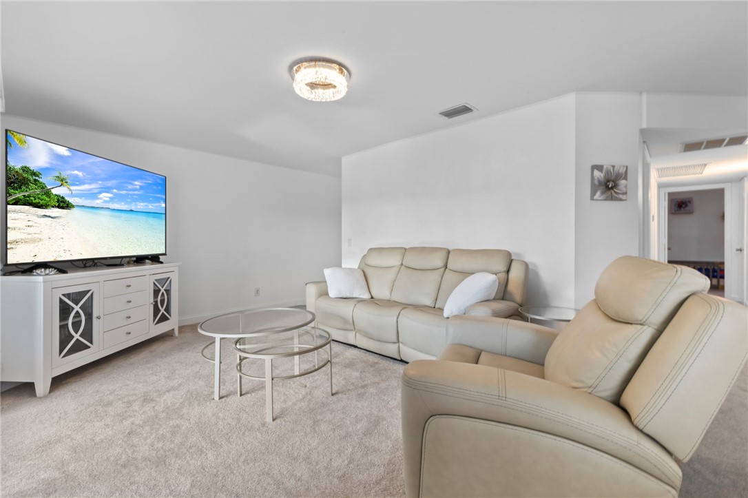 1907 Aynsley Way 32-1