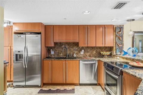 2700 Ocean Drive 102, Vero Beach, FL 32963