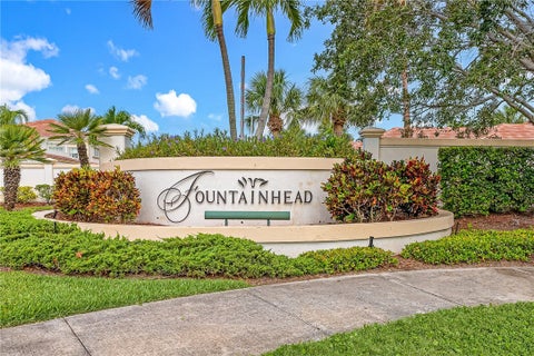 536 7th Square 103, Vero Beach, FL 32962