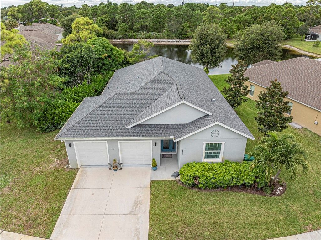Photo of 214 Briarcliff Circle, Sebastian, FL 32958 (MLS # 291227)