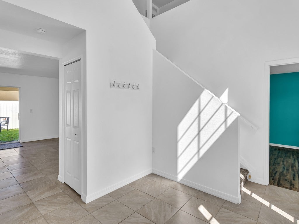 5985 Ridge Lake Circle