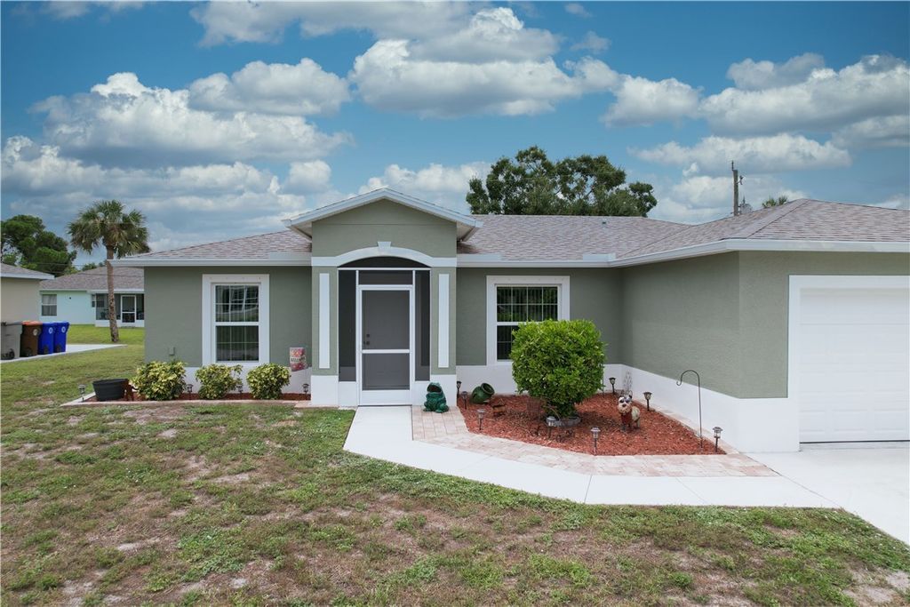 Photo of 1945 Sunrise Drive SW, Vero Beach, FL 32962 (MLS # 290938)