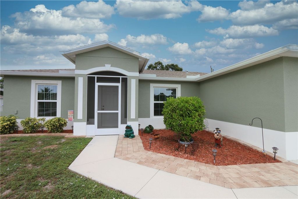 Photo of 1945 Sunrise Drive SW, Vero Beach, FL 32962 (MLS # 290938)