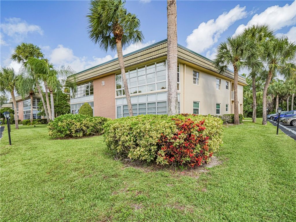 Photo of 28 Vista Gardens Trail #105, Vero Beach, FL 32962 (MLS # 291612)
