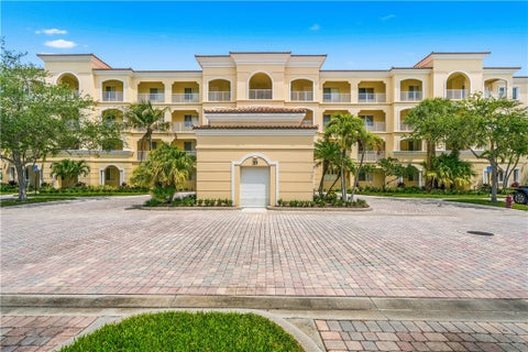 19 Harbour Isle Drive W 305, Hutchinson Island, FL 34949