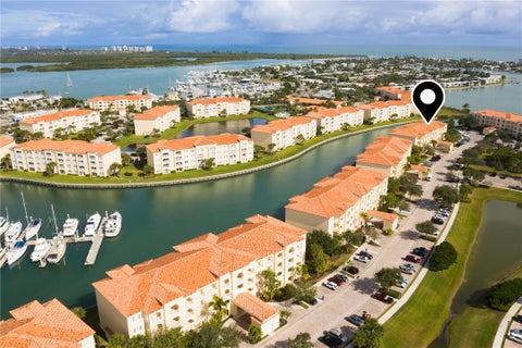 19 Harbour Isle Drive W 305, Hutchinson Island, FL 34949