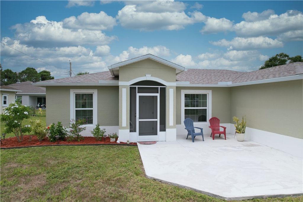 Photo of 1965 Sunrise Drive SW, Vero Beach, FL 32962 (MLS # 290935)
