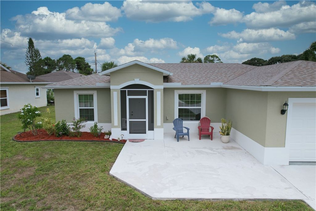 Photo of 1965 Sunrise Drive SW, Vero Beach, FL 32962 (MLS # 290935)