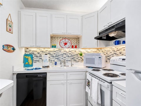 24 Pine Arbor Lane 103, Vero Beach, FL 32962