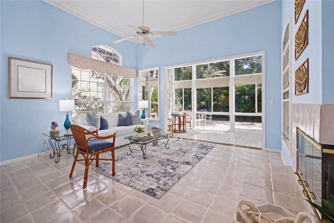 8814 Lakeside Circle