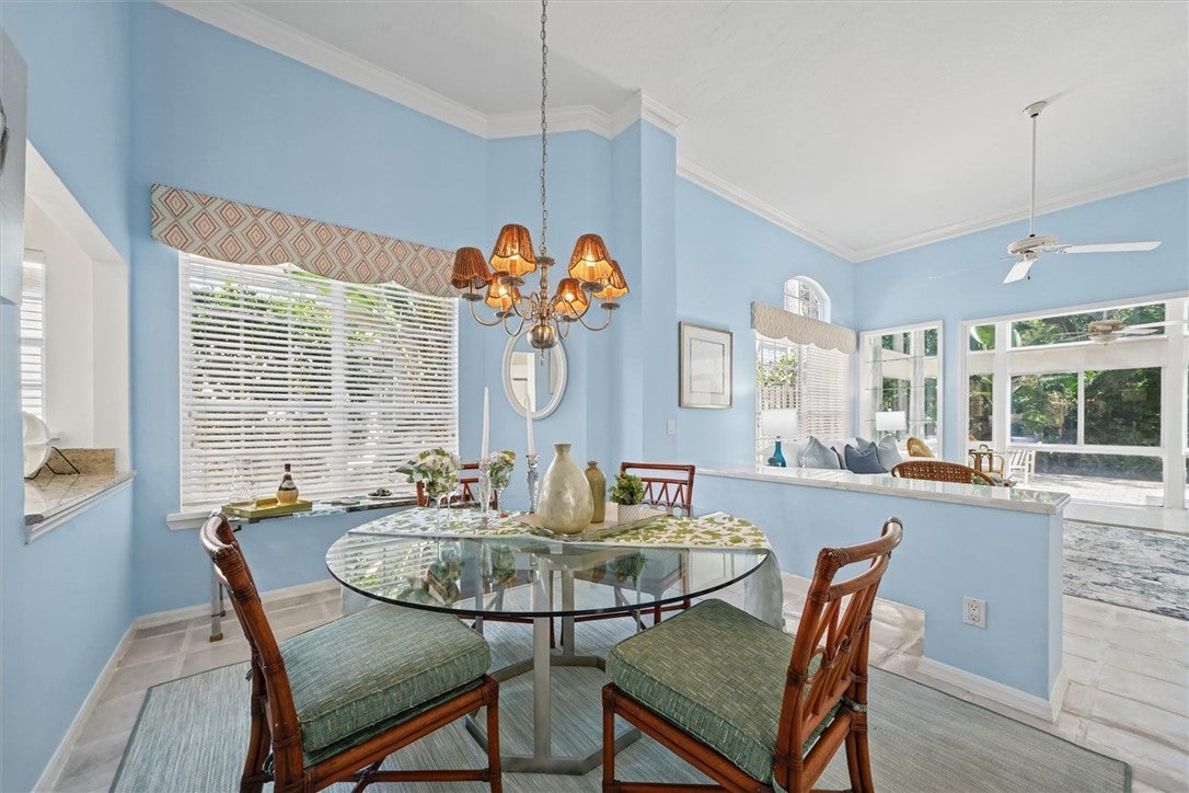 8814 Lakeside Circle
