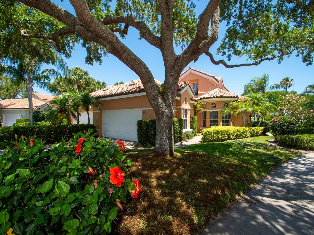 Photo 1 of 32 — 4892 N Newport Island Drive 4831, Vero Beach, FL 32967