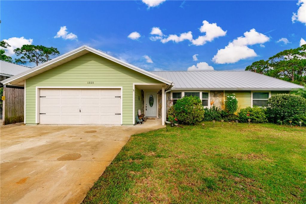 Photo of 1325 5th Avenue SW, Vero Beach, FL 32962 (MLS # 291807)