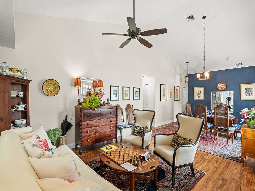 1901 Westminster Circle 7, Vero Beach