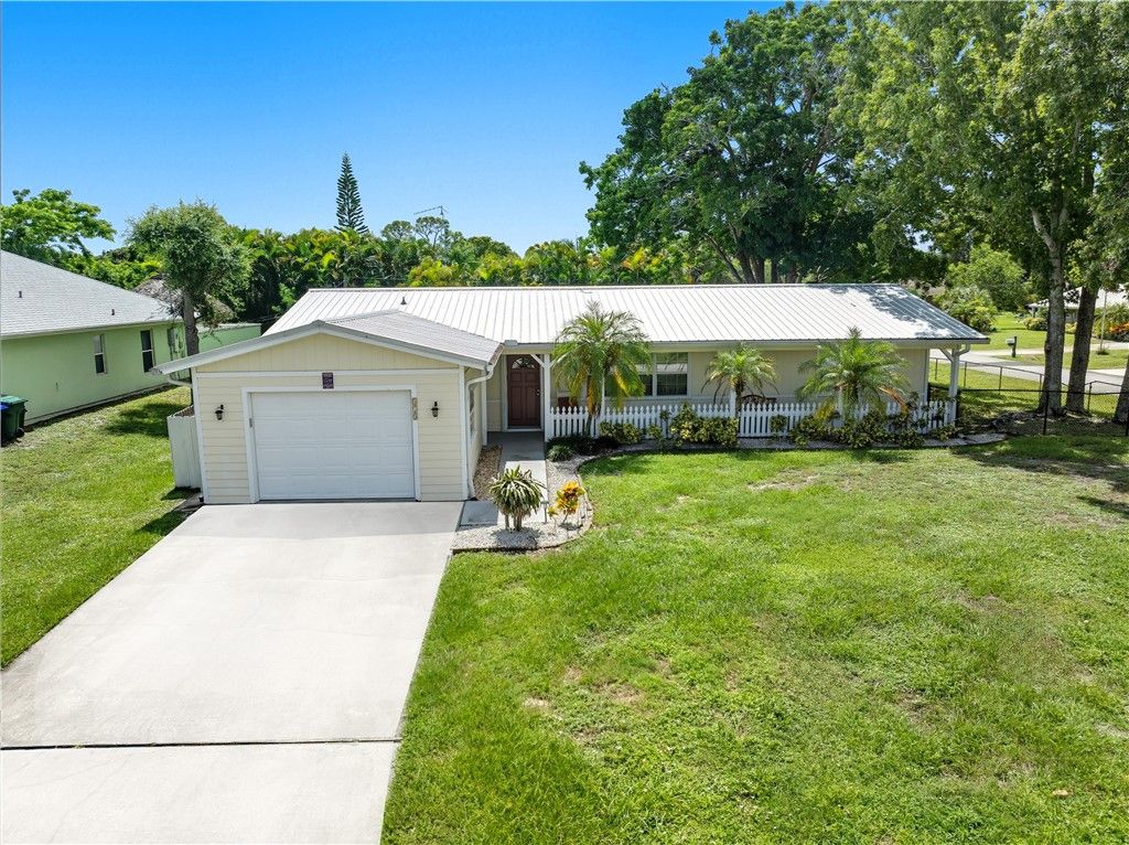 Photo of 573 Alamanda Avenue, Sebastian, FL 32958 (MLS # 291141)