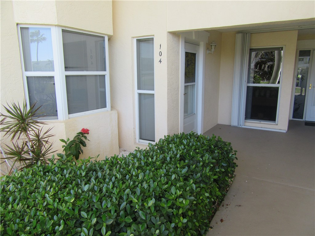 670 E Lake Jasmine Circle 104