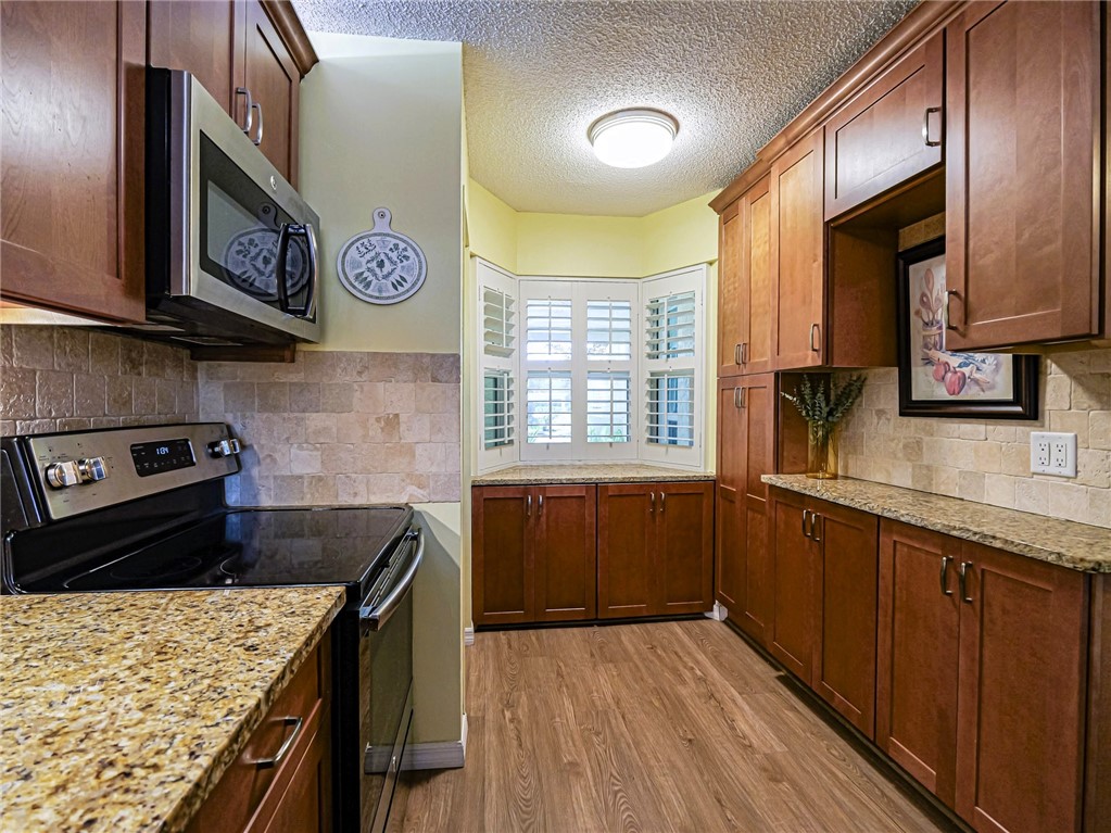 464 Grove Isle Circle 464