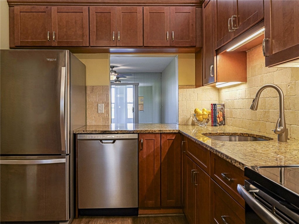 464 Grove Isle Circle 464