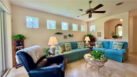 433 N Tangerine Square Sw, Vero Beach, FL 32968