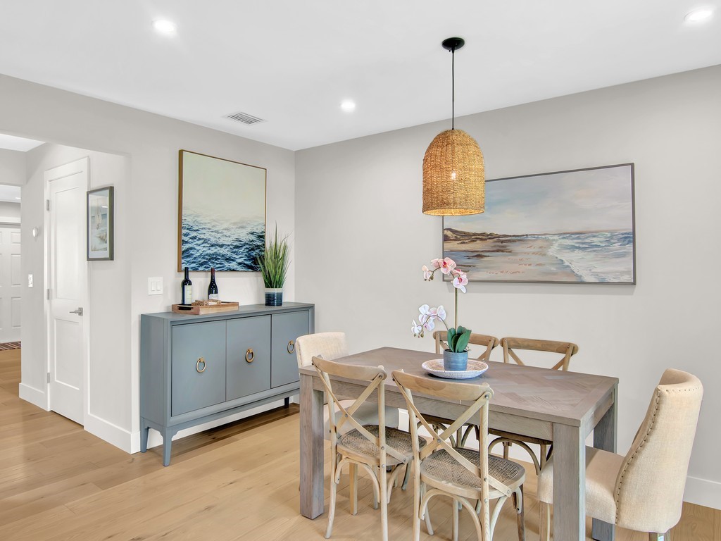 Vero Beach, Florida 32963, United States, 2 Bedrooms Bedrooms, ,3 BathroomsBathrooms,Residential,Pending,18605