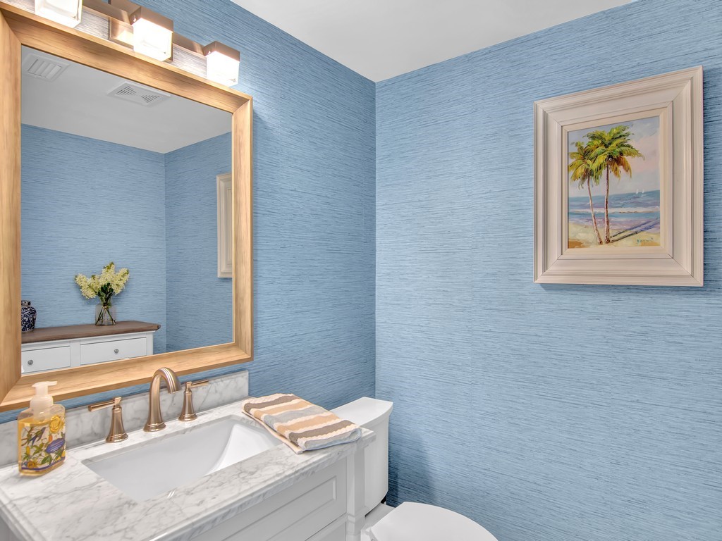 Vero Beach, Florida 32963, United States, 2 Bedrooms Bedrooms, ,3 BathroomsBathrooms,Residential,Pending,18605