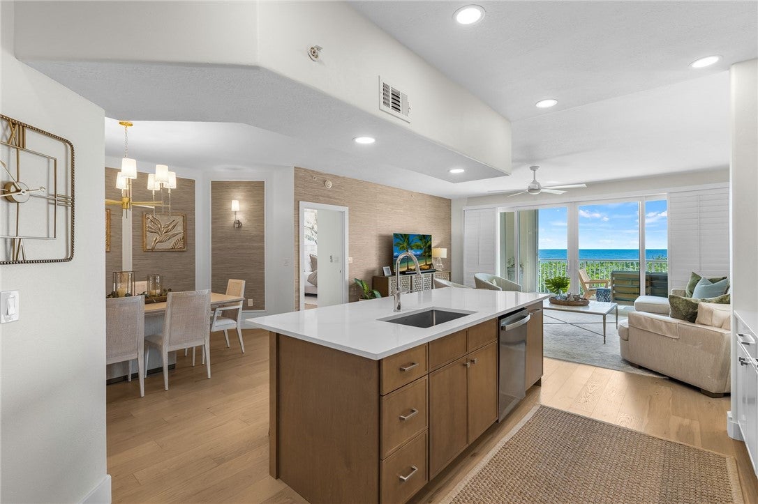3920 N Highway A1a 203