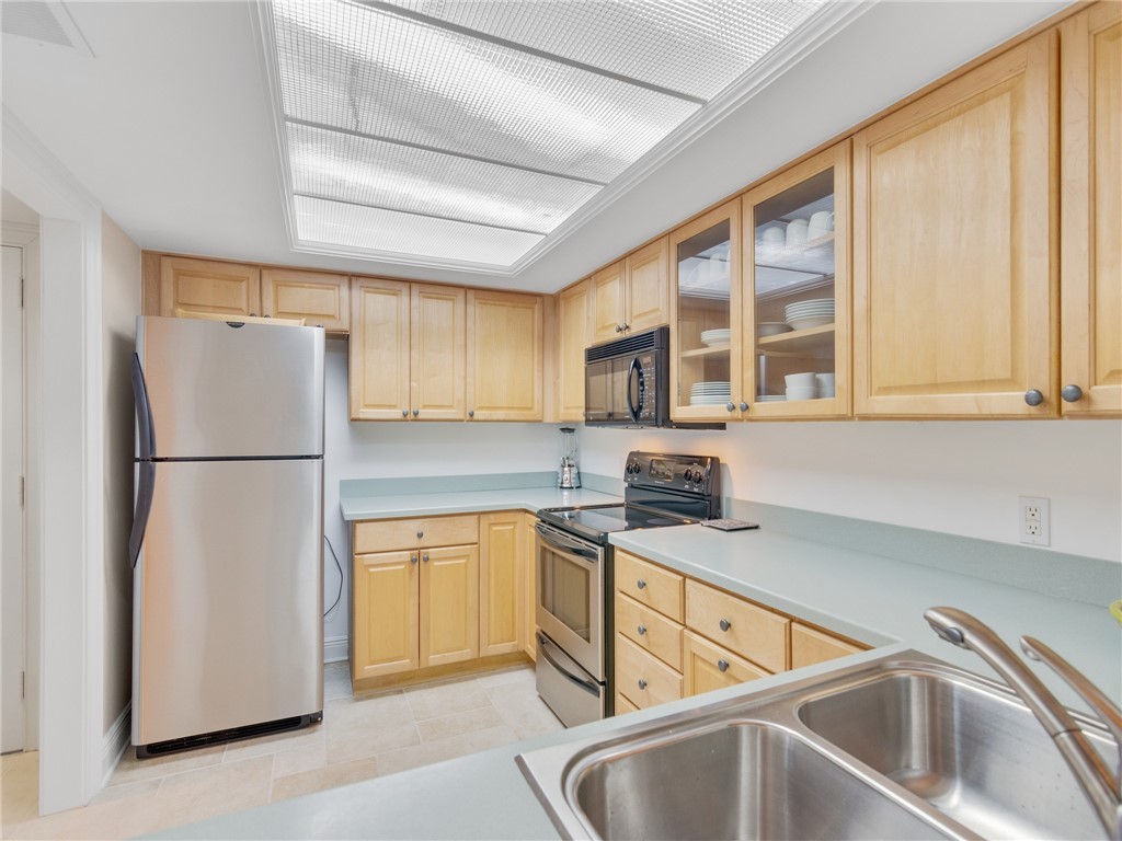 Vero Beach, Florida 32963, United States, 2 Bedrooms Bedrooms, ,2 BathroomsBathrooms,Residential,Pending,24720