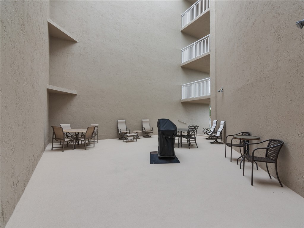 Vero Beach, Florida 32963, United States, 2 Bedrooms Bedrooms, ,2 BathroomsBathrooms,Residential,Pending,24720