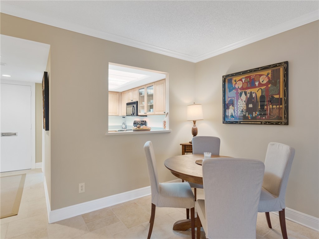 Vero Beach, Florida 32963, United States, 2 Bedrooms Bedrooms, ,2 BathroomsBathrooms,Residential,Pending,24720