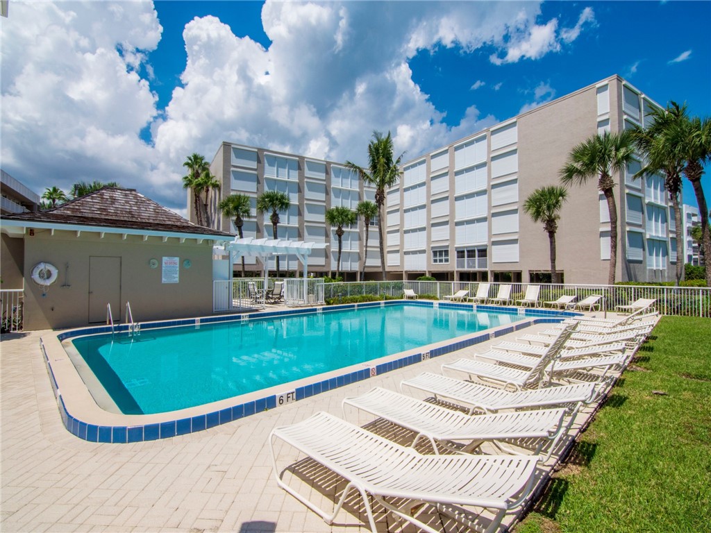 Vero Beach, Florida 32963, United States, 2 Bedrooms Bedrooms, ,2 BathroomsBathrooms,Residential,Pending,24720