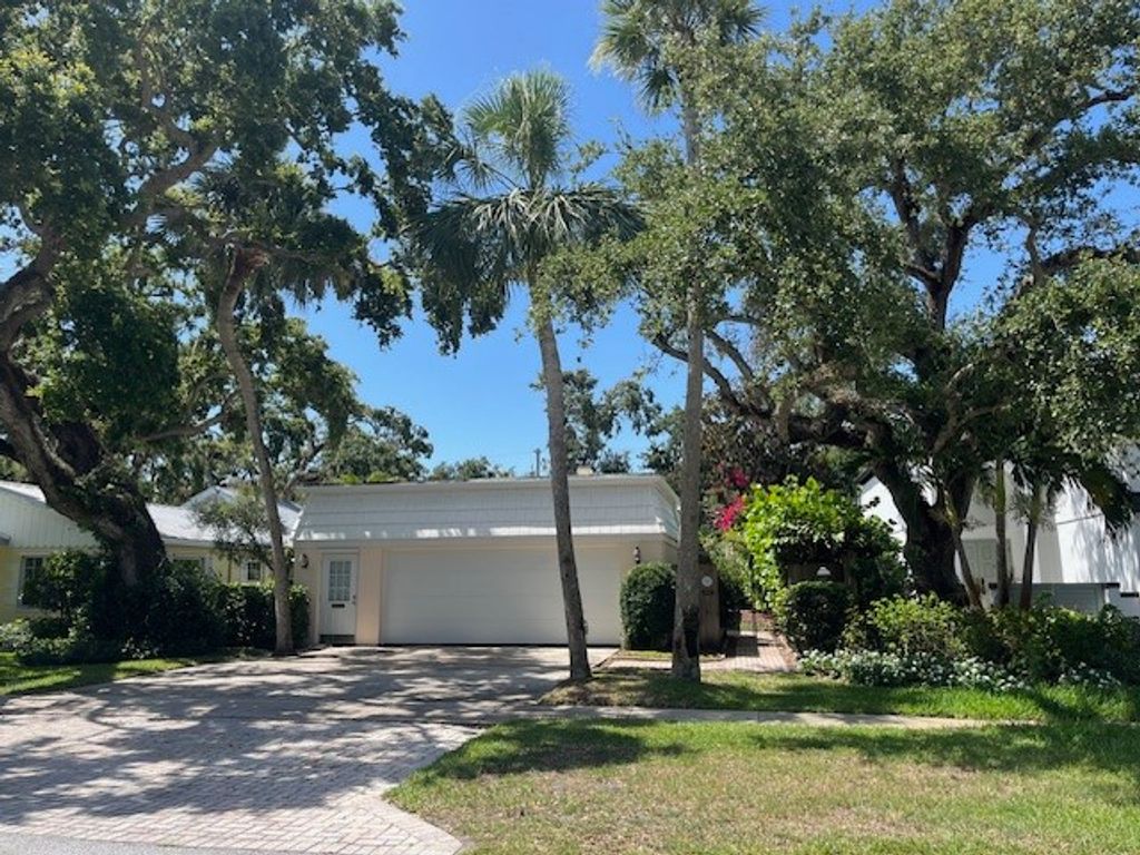 Photo of 790 Bougainvillea Lane, Vero Beach, FL 32963 (MLS # 291081)