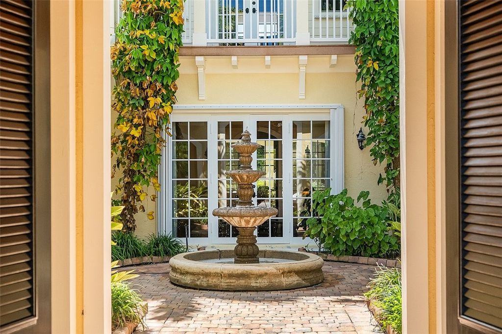 Photo of 360 Lakeview Way, Vero Beach, FL 32963 (MLS # 291202)