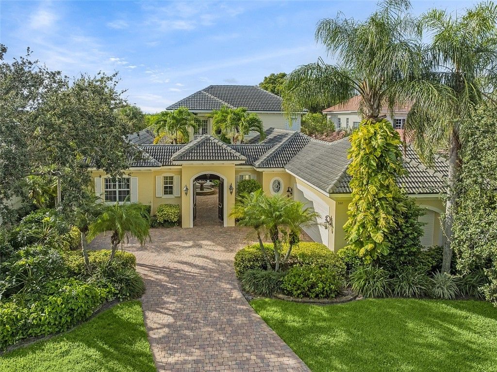 Photo of 360 Lakeview Way, Vero Beach, FL 32963 (MLS # 291202)