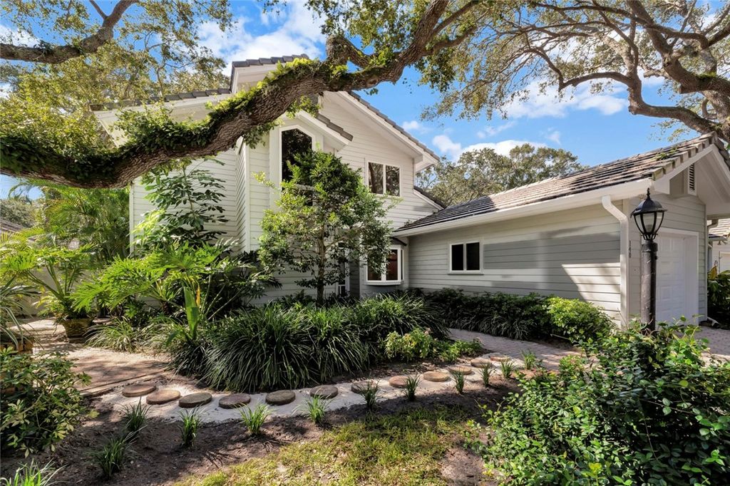 Photo of 140 Chinaberry Lane #13, Vero Beach, FL 32963 (MLS # 291409)