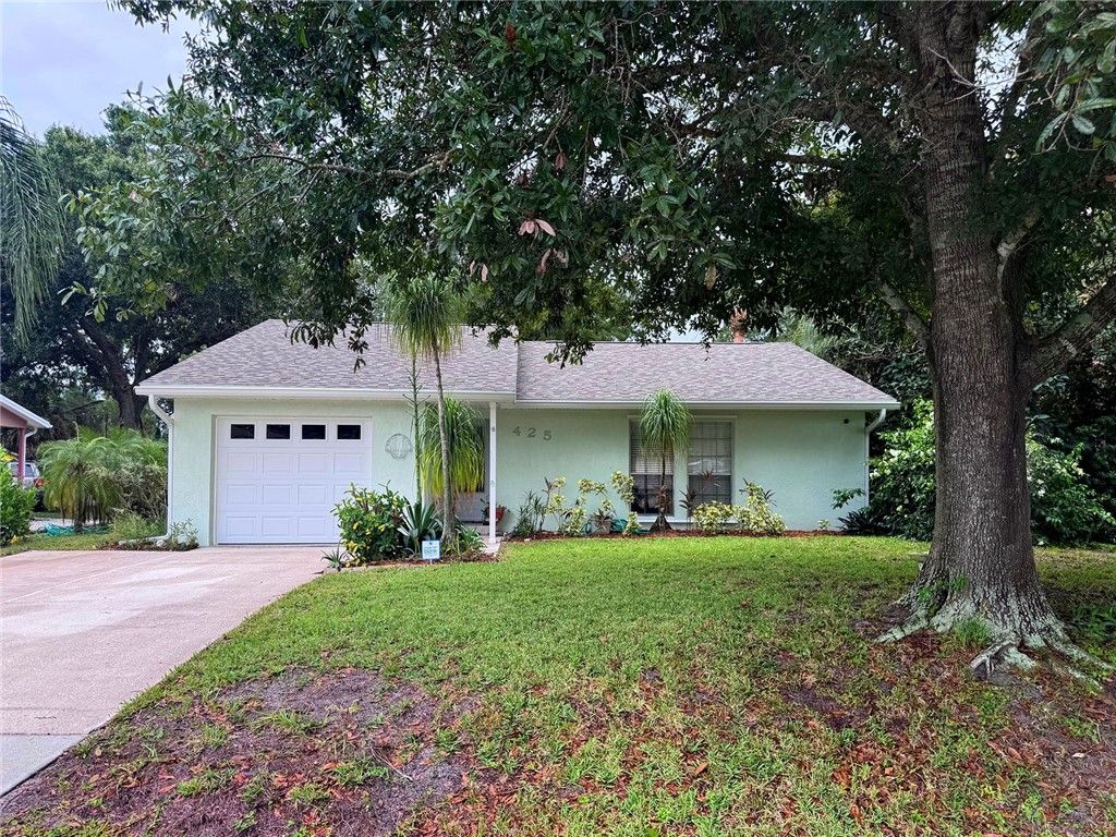 Photo of 425 Banyan Street, Sebastian, FL 32958 (MLS # 291433)