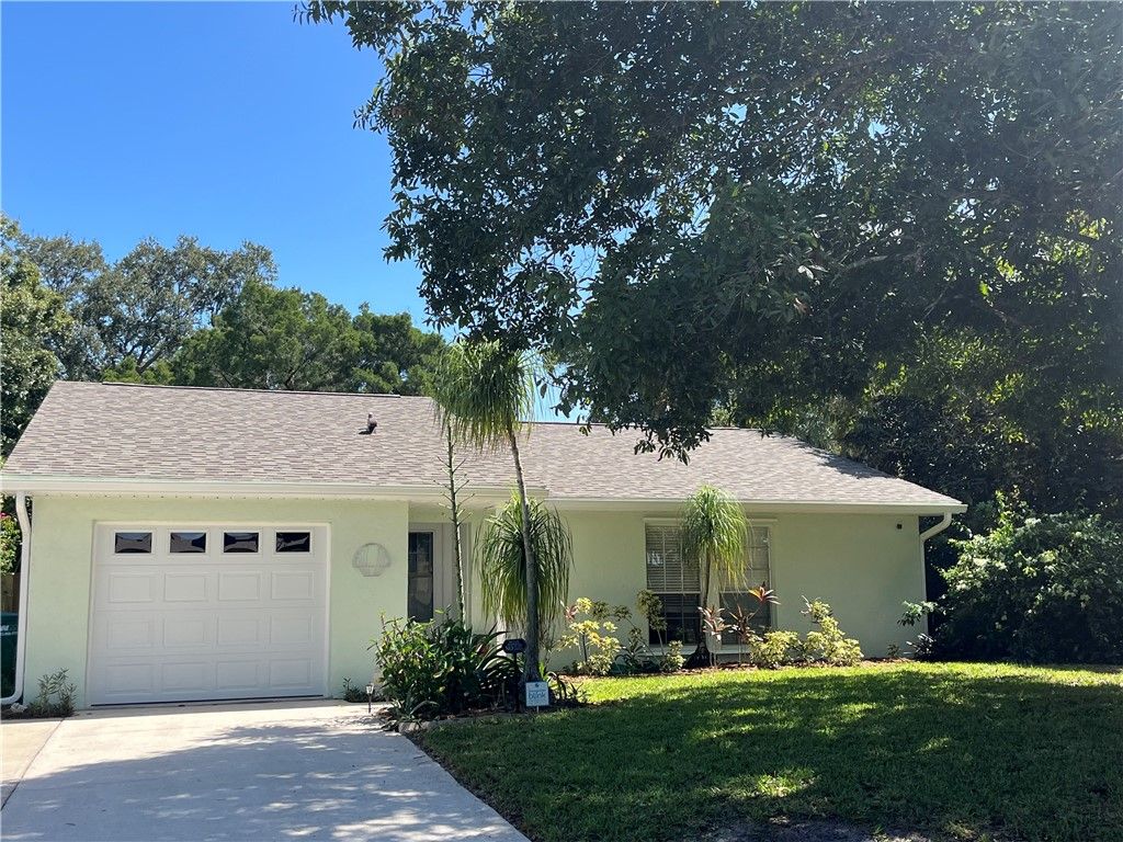 Photo of 425 Banyan Street, Sebastian, FL 32958 (MLS # 291433)