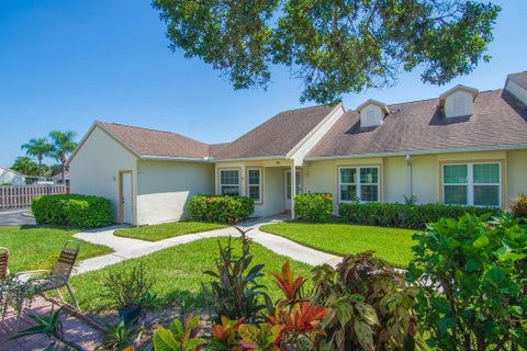 1828 Aynsley Way 1, Vero Beach, FL 32966