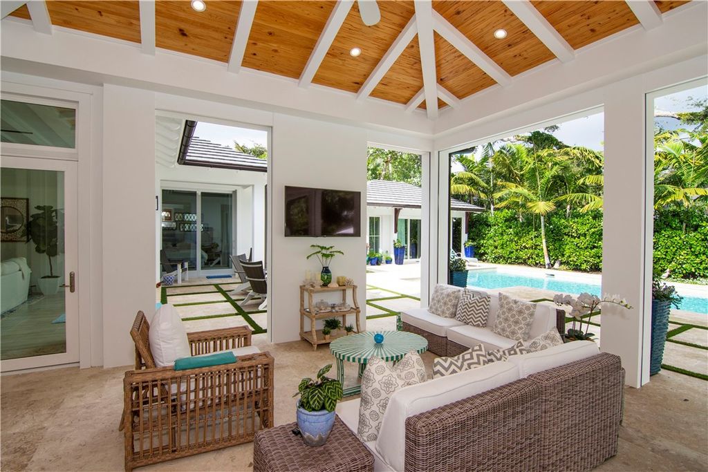 Photo of 835 Iris Lane, Vero Beach, FL 32963 (MLS # 291694)