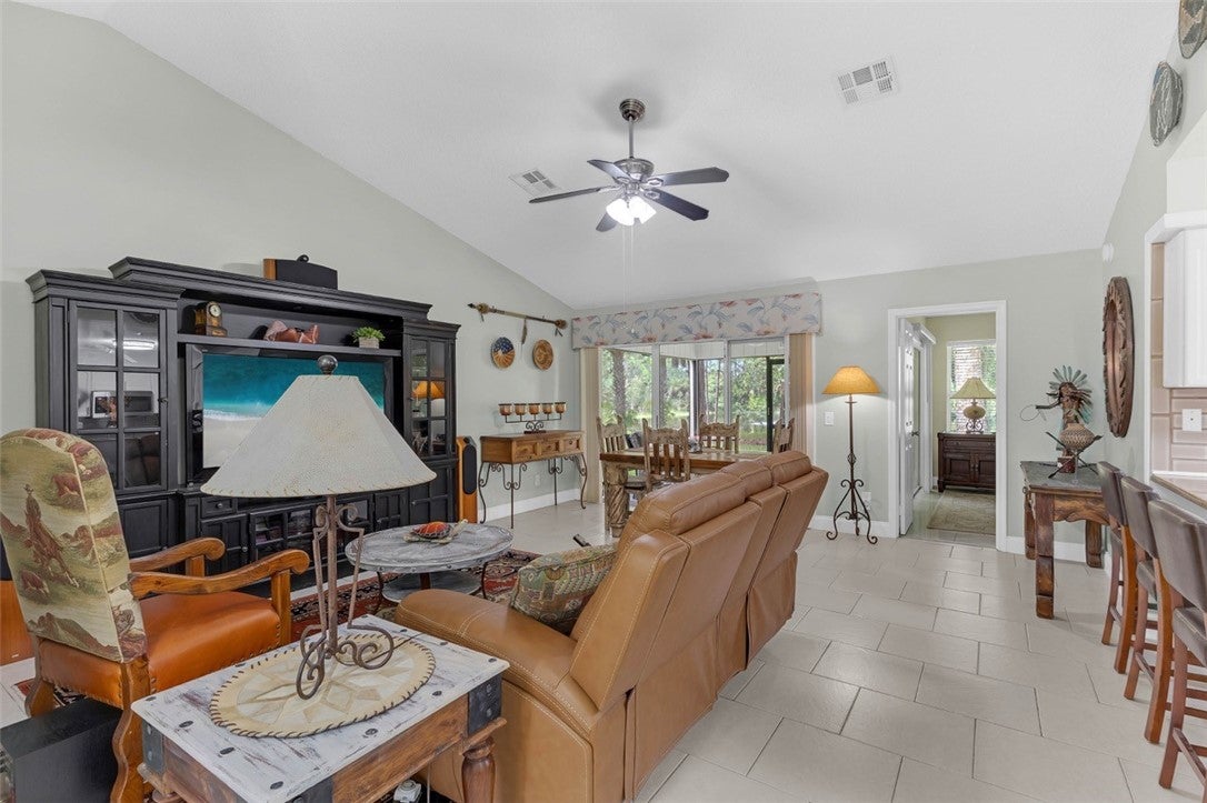 2020 Vero South Circle SW 4