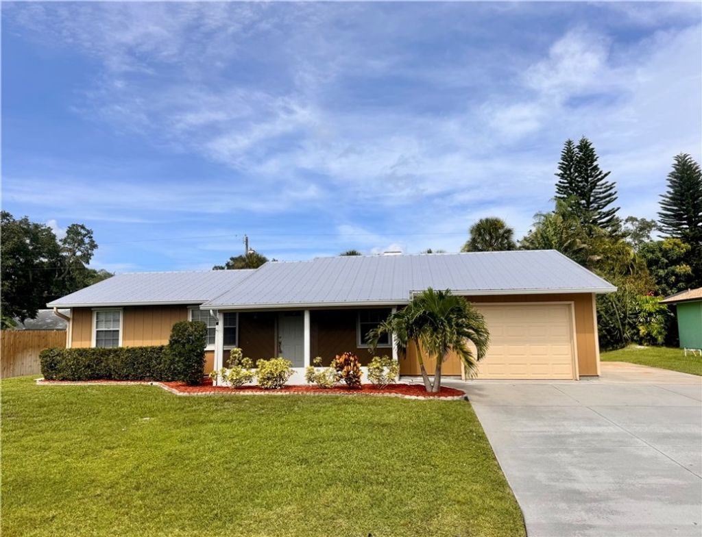 Photo of 658 Ervin Street, Sebastian, FL 32958 (MLS # 289511)