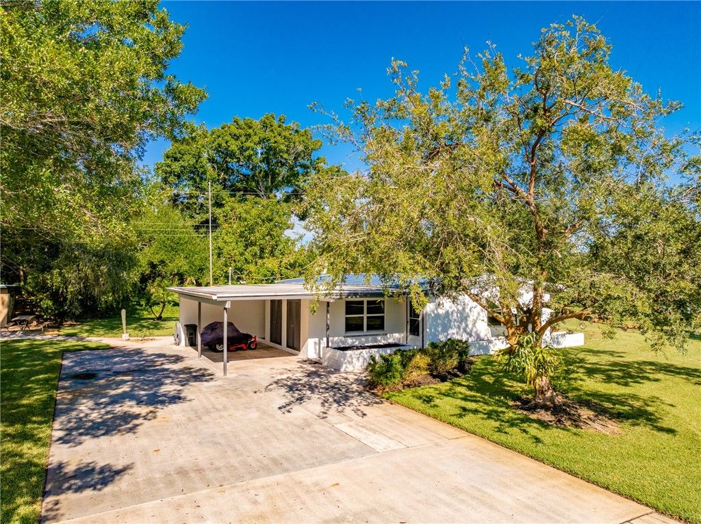 Photo of 7535 58th Court, Vero Beach, FL 32967 (MLS # 290895)
